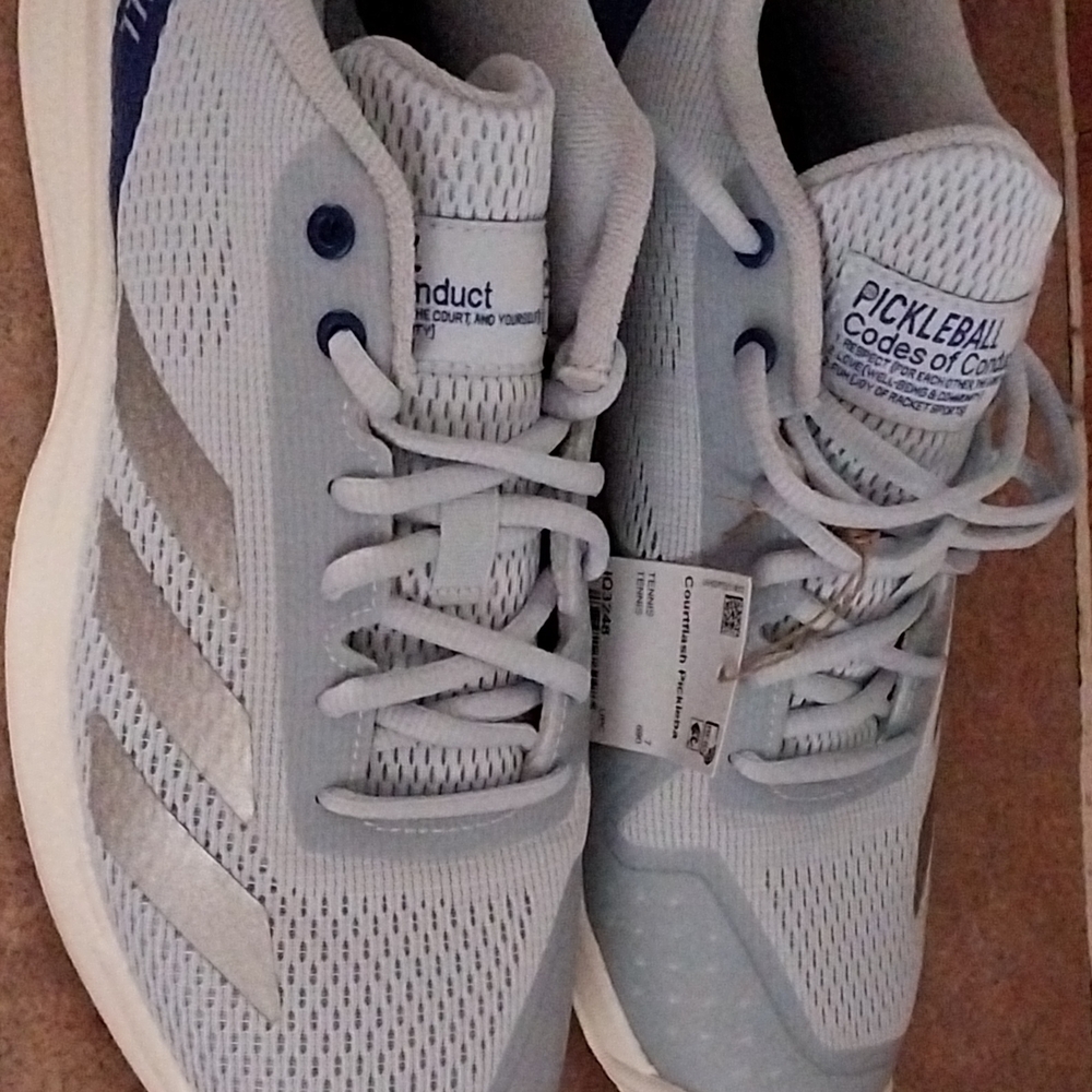 Adidas Gray and Blue Athletic PickleBall Shoes Size 8 1/2